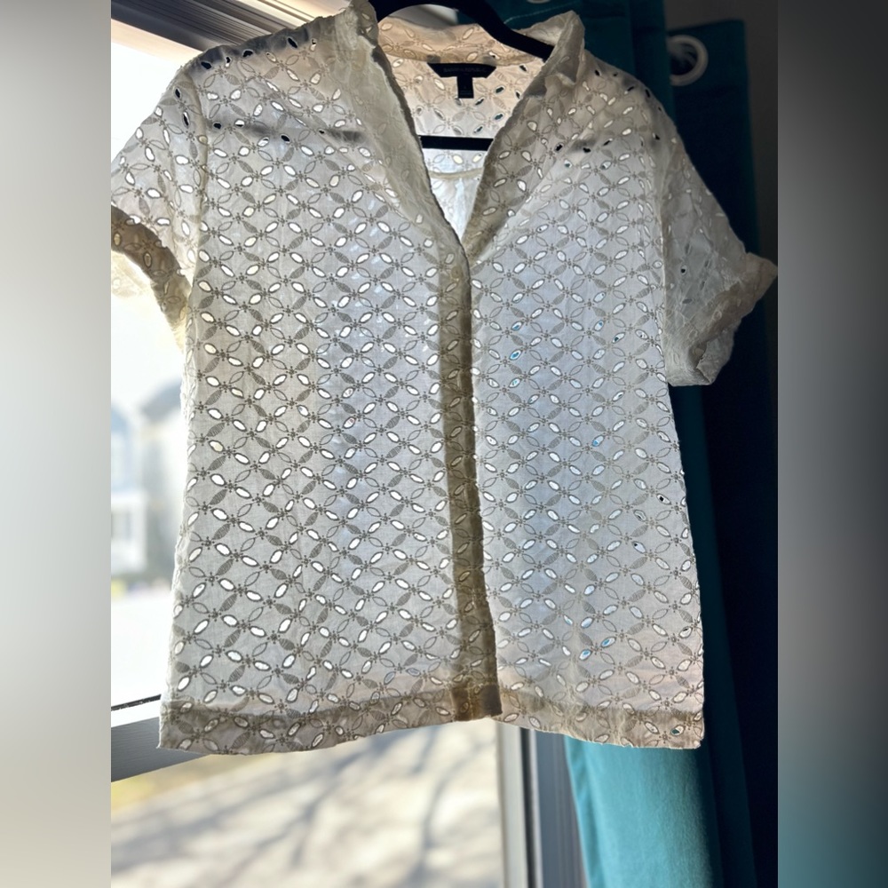 White Cotton Banana Republic Blouse Spring | Summer Button down Size Large